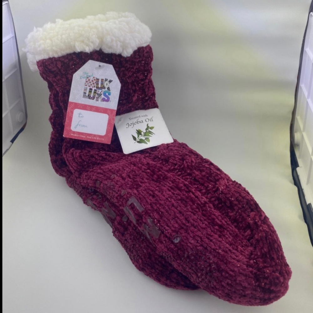 Burgundy/Deep Red Muk Luks-Size L/XL